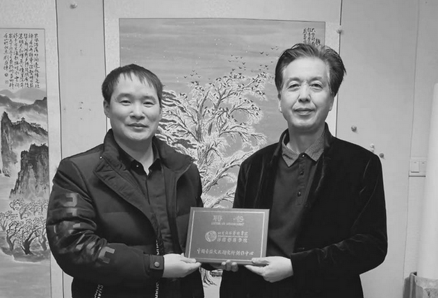 文化部高级画家刘亚谏博