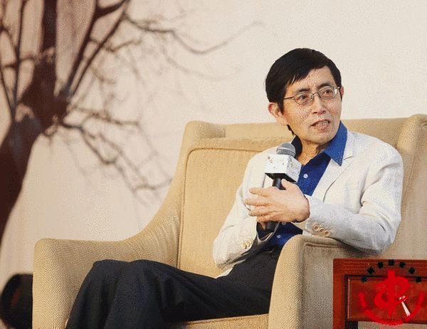 北岛老师说:“诗歌的载体发生变化,而诗歌的内核不变,从六七十年代诗歌爆发到今天的新媒体时代,期间有着不可预测性。而社会中不同的矛盾与张力,需要新一代年轻人为时代提供新的可能性。”